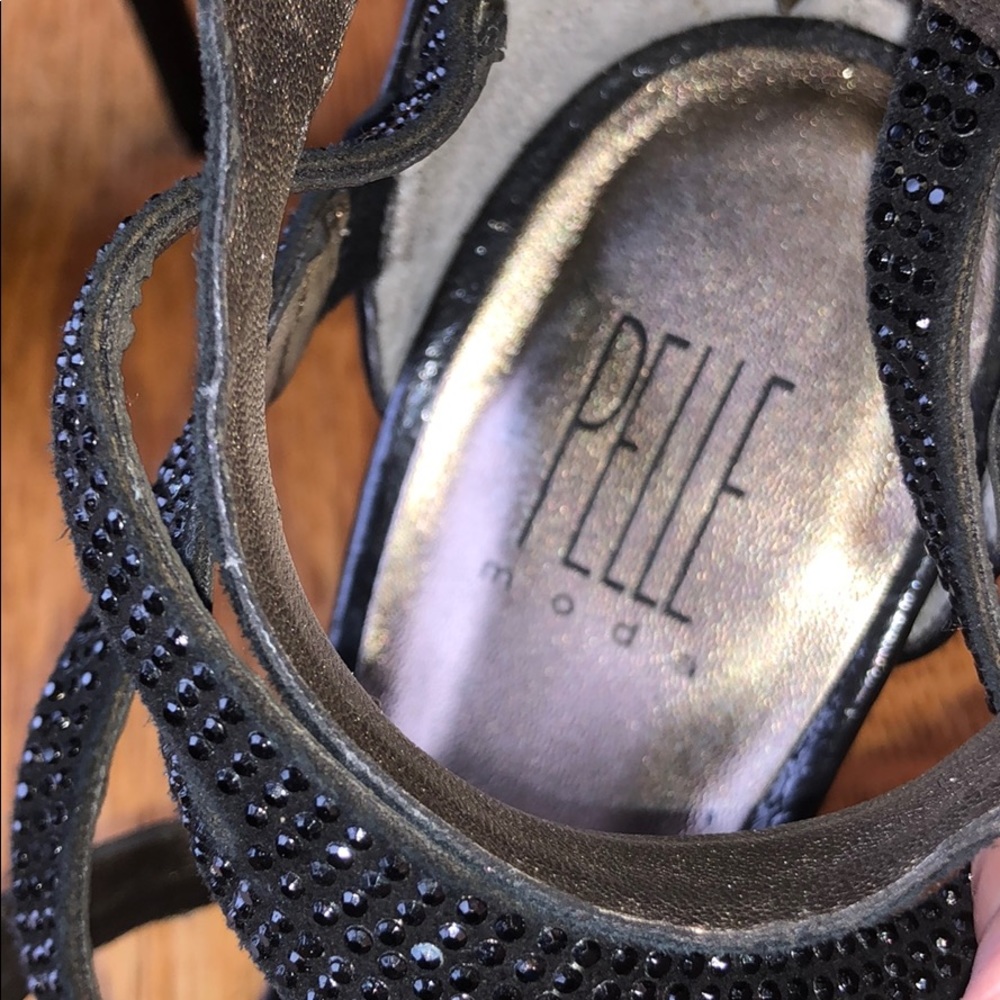 Strapy Black Pump - image 6